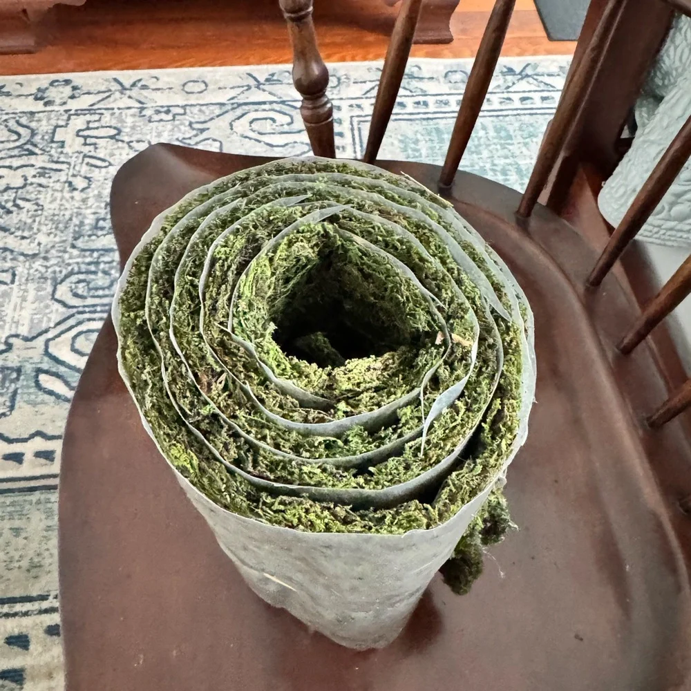 DECOR | dried moss table runner